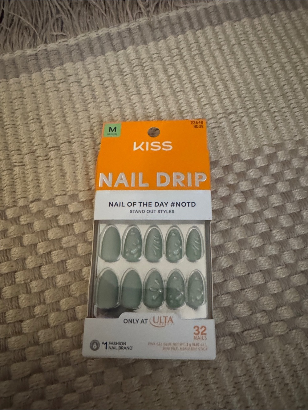 Kiss Nail Drip Press-On Nails in Sage Green